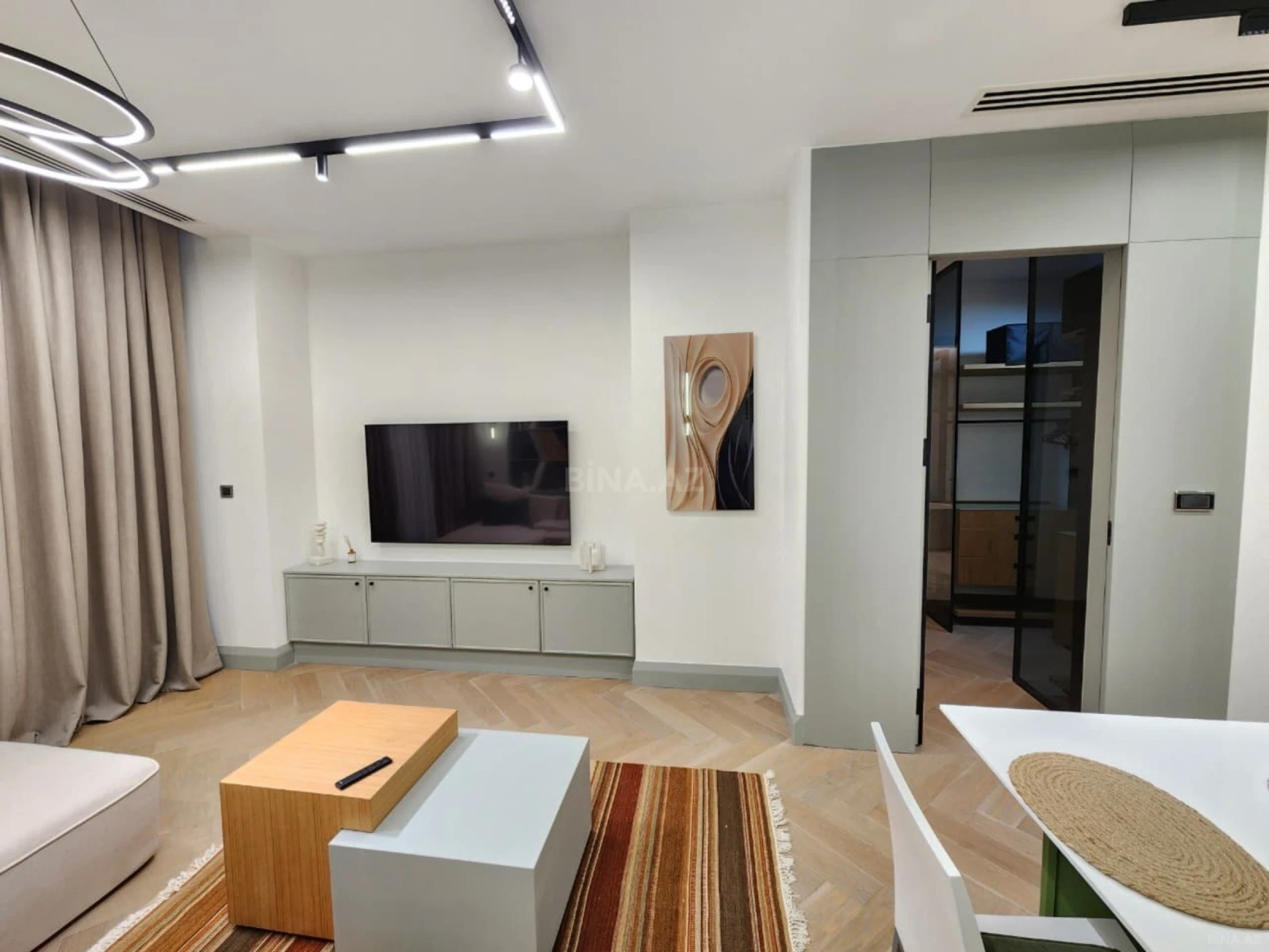 Kirayə verilir 2 otaqlı mənzil 92 m²