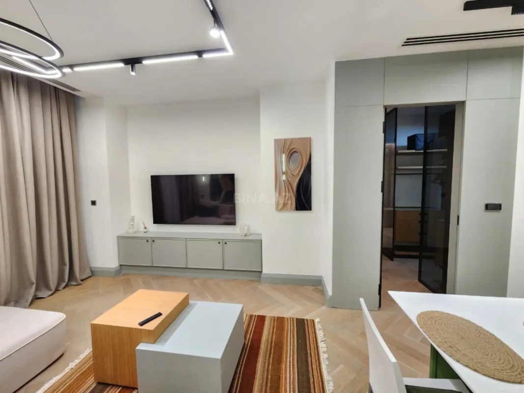Kirayə verilir 2 otaqlı mənzil 92 m²