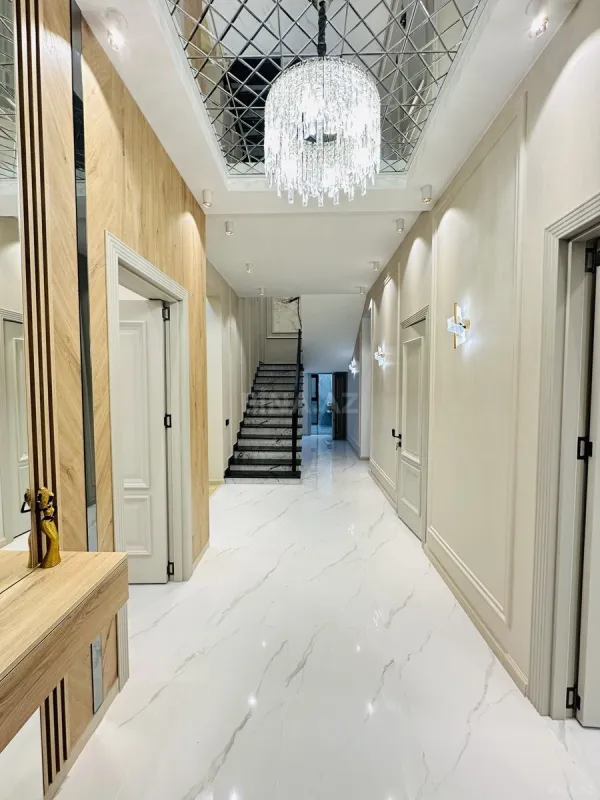Satılır 5 otaqlı həyət evi 300 m²