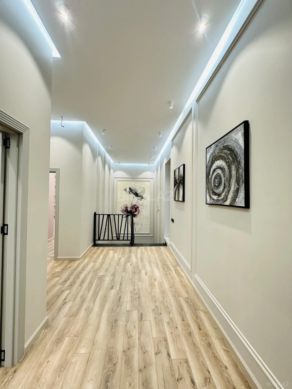 Satılır 5 otaqlı həyət evi 300 m²