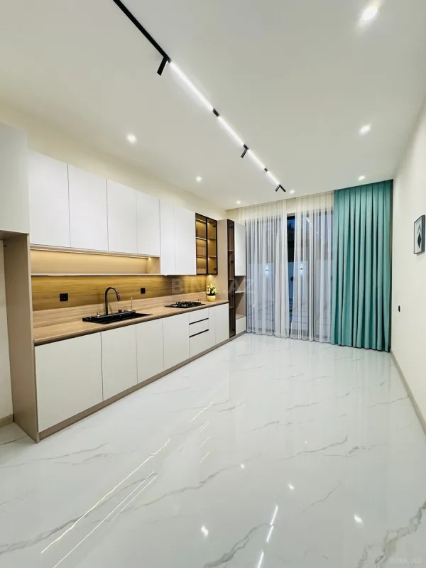 Satılır 5 otaqlı həyət evi 300 m²