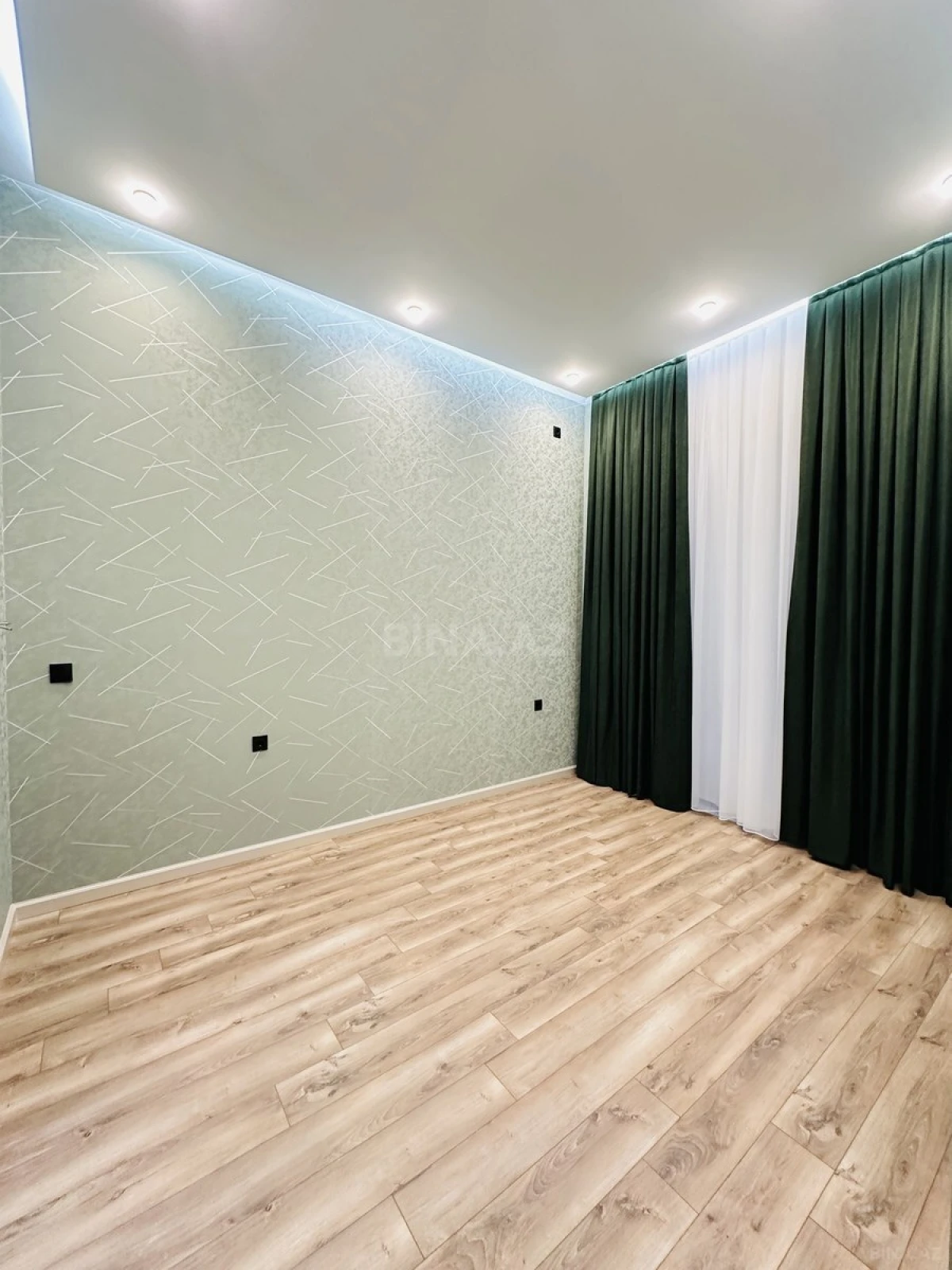 Satılır 5 otaqlı həyət evi 300 m²