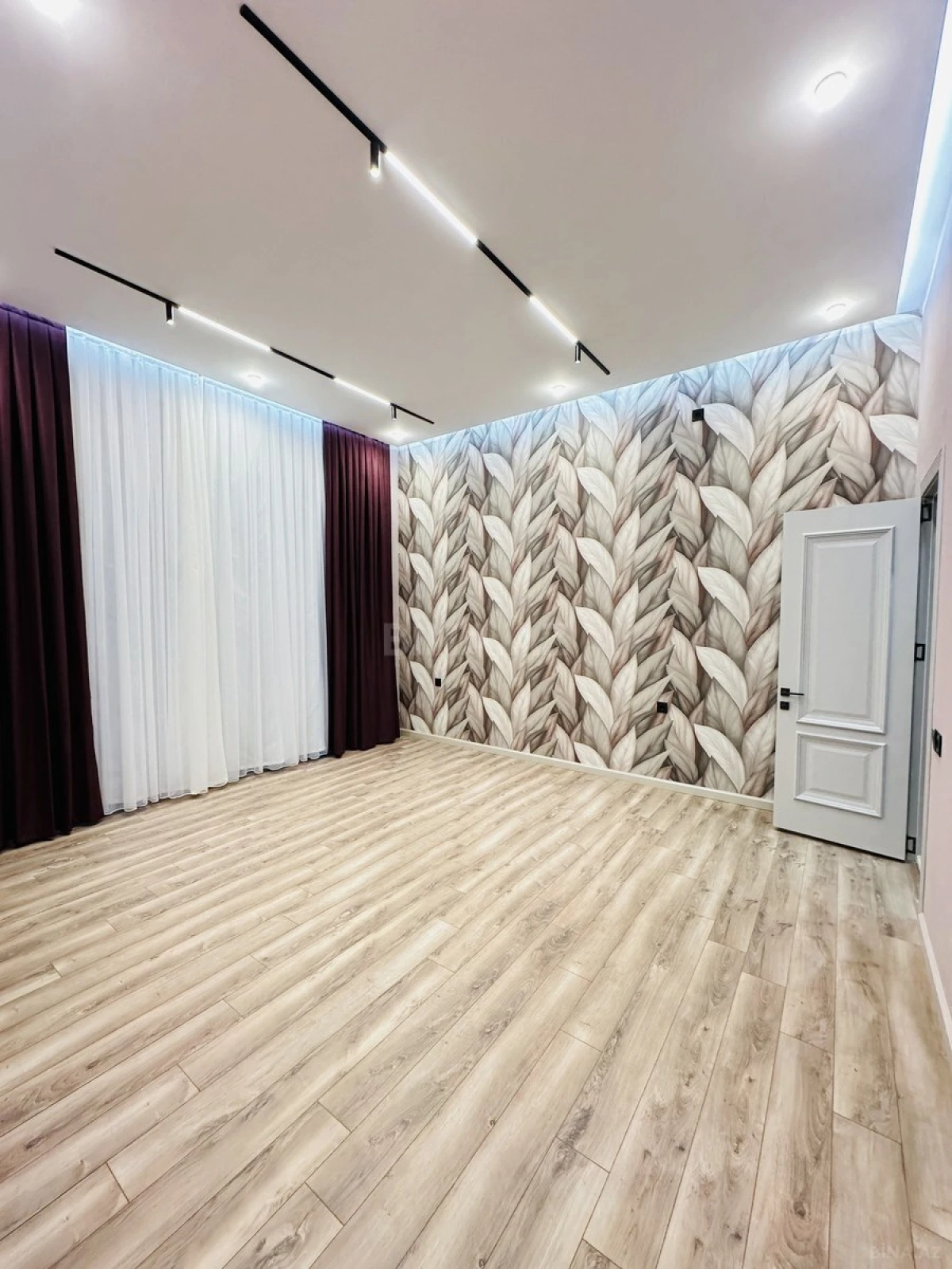 Satılır 5 otaqlı həyət evi 300 m²