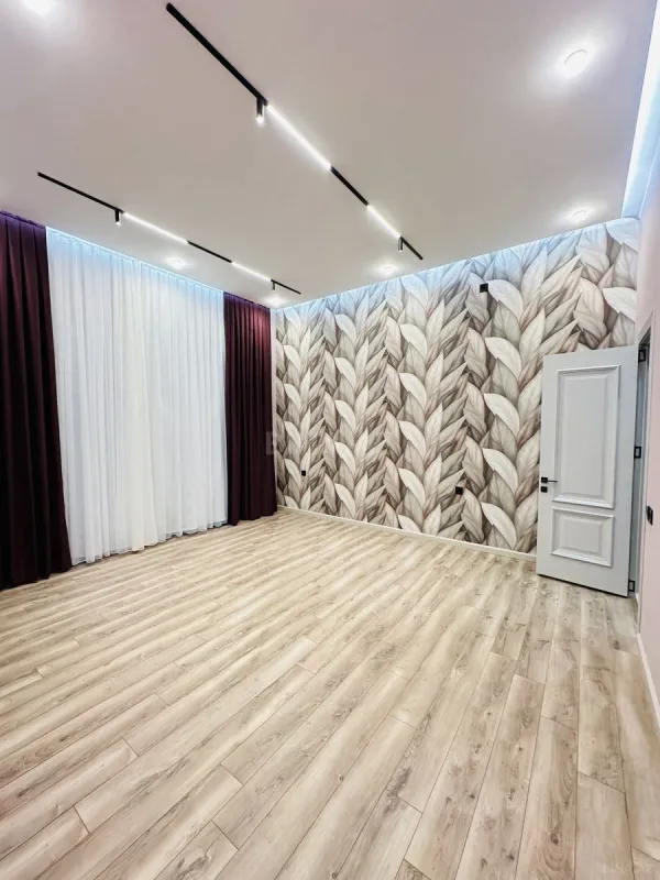 Satılır 5 otaqlı həyət evi 300 m²