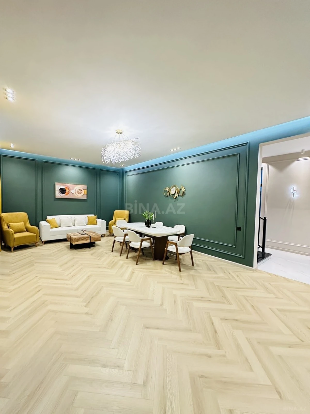 Satılır 5 otaqlı həyət evi 300 m²