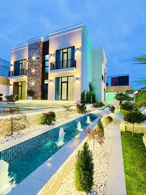 Satılır 5 otaqlı həyət evi 300 m²