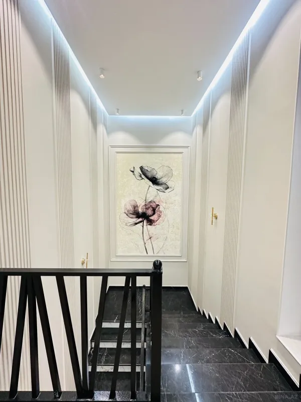 Satılır 5 otaqlı həyət evi 300 m²