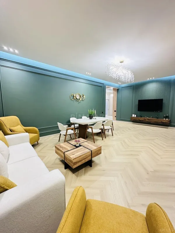 Satılır 5 otaqlı həyət evi 300 m²