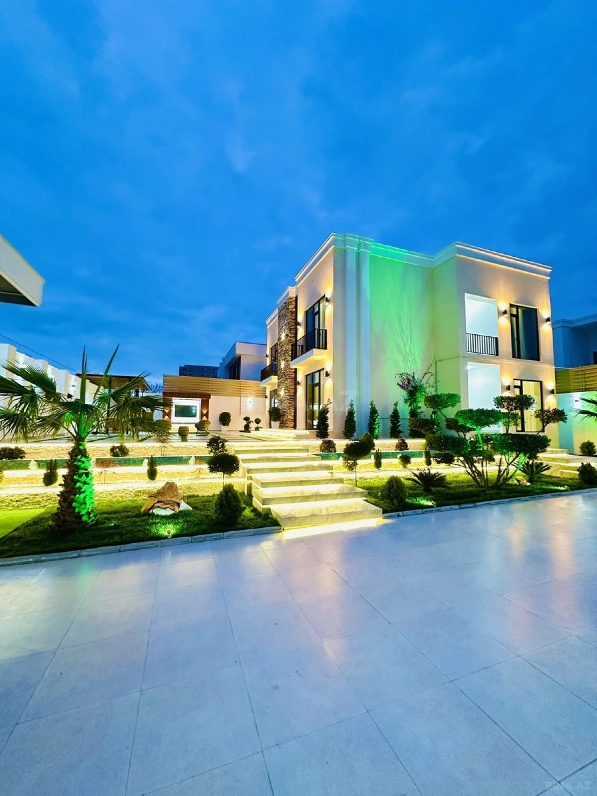 Satılır 5 otaqlı həyət evi 300 m²