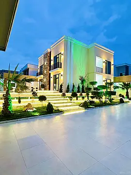 Satılır 5 otaqlı həyət evi 300 m²