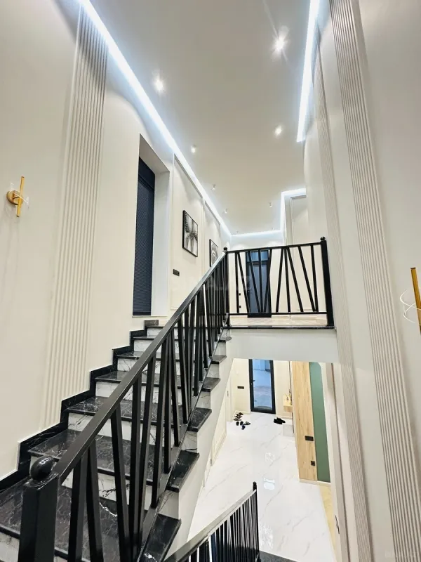 Satılır 5 otaqlı həyət evi 300 m²
