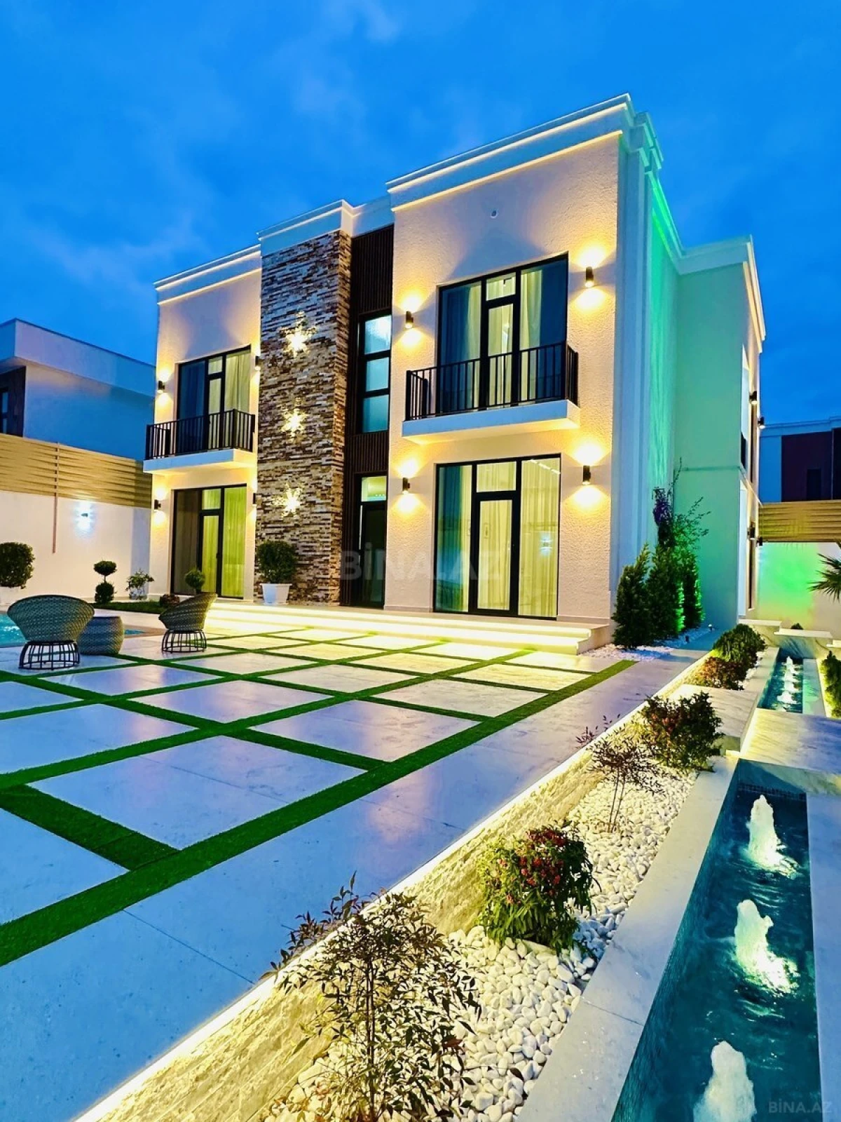 Satılır 5 otaqlı həyət evi 300 m²