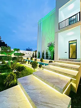 Satılır 5 otaqlı həyət evi 300 m²