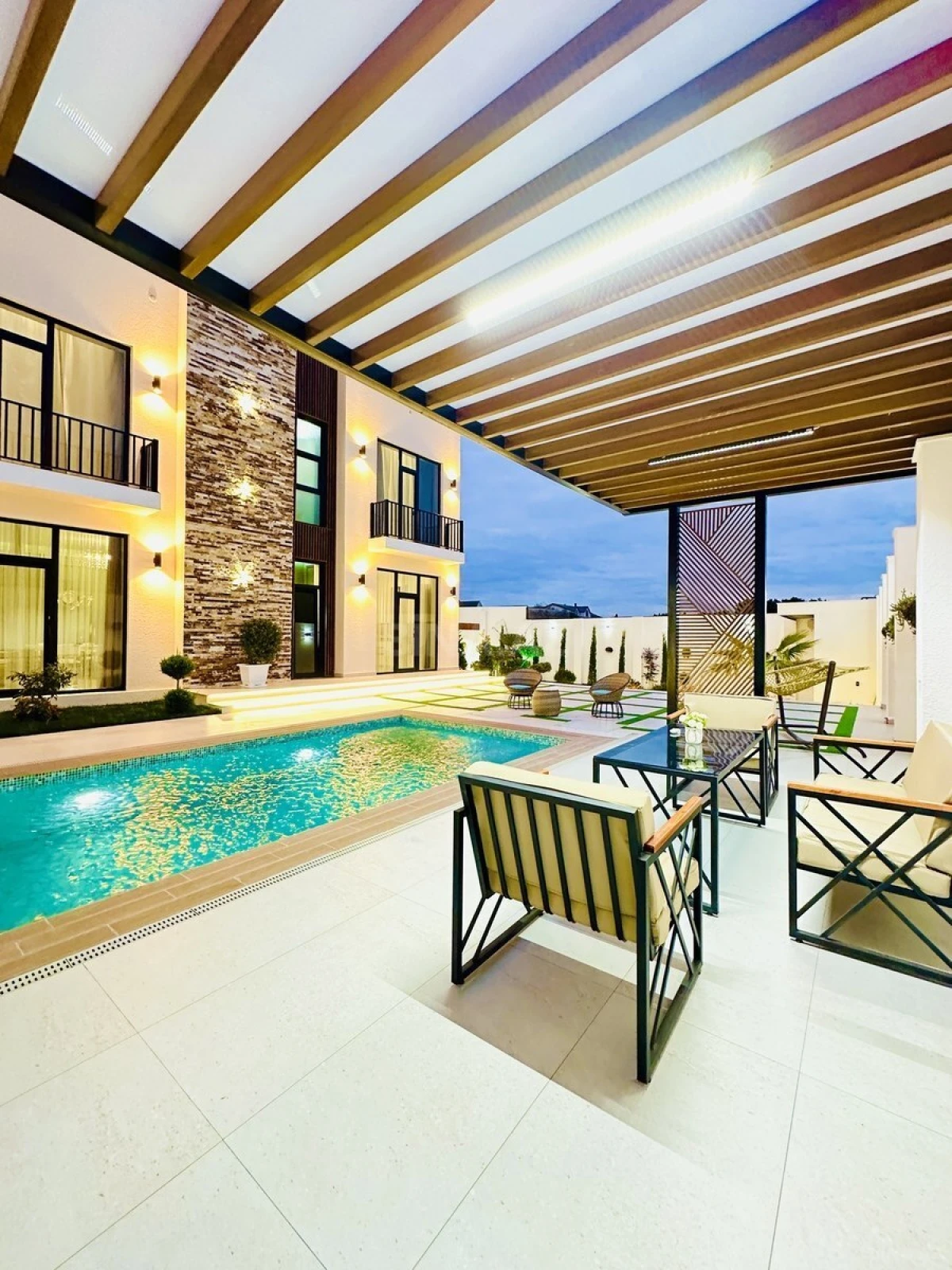 Satılır 5 otaqlı həyət evi 300 m²