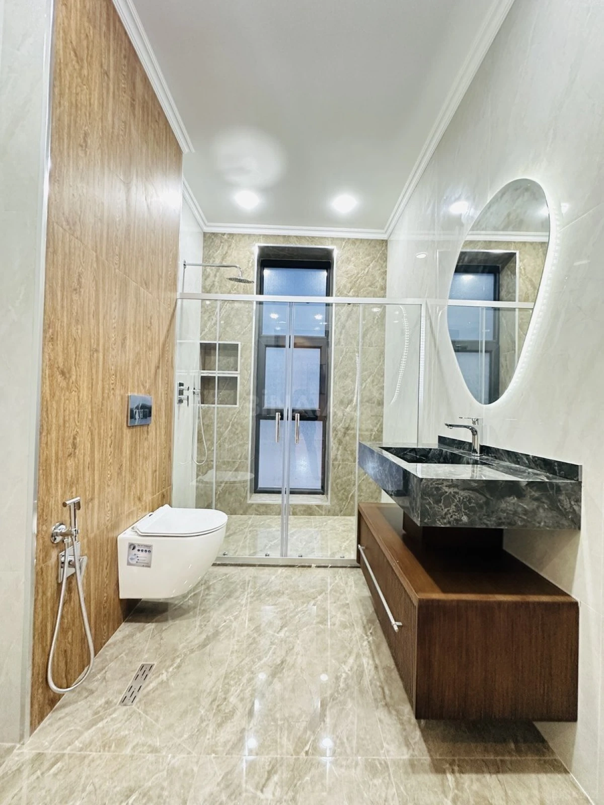 Satılır 5 otaqlı həyət evi 300 m²