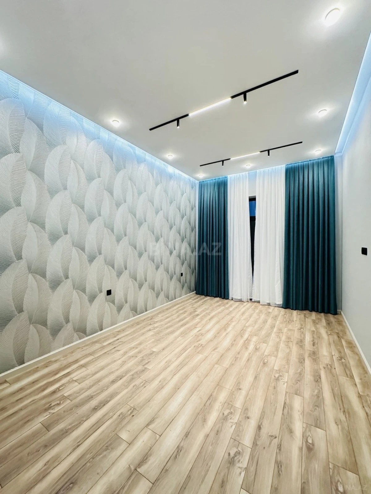 Satılır 5 otaqlı həyət evi 300 m²