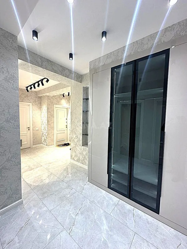 Satılır 3 otaqlı mənzil 125 m²