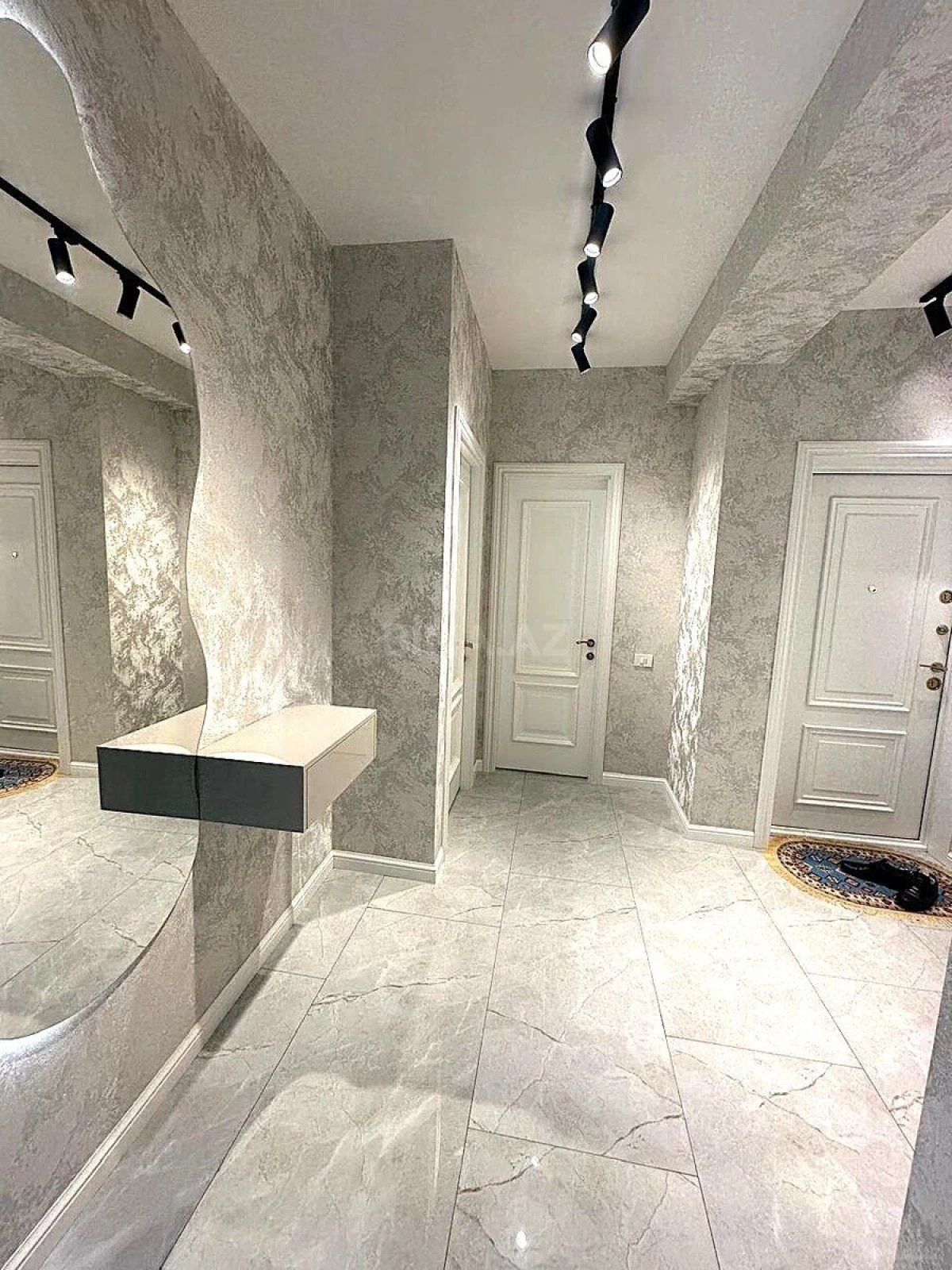 Satılır 3 otaqlı mənzil 125 m²