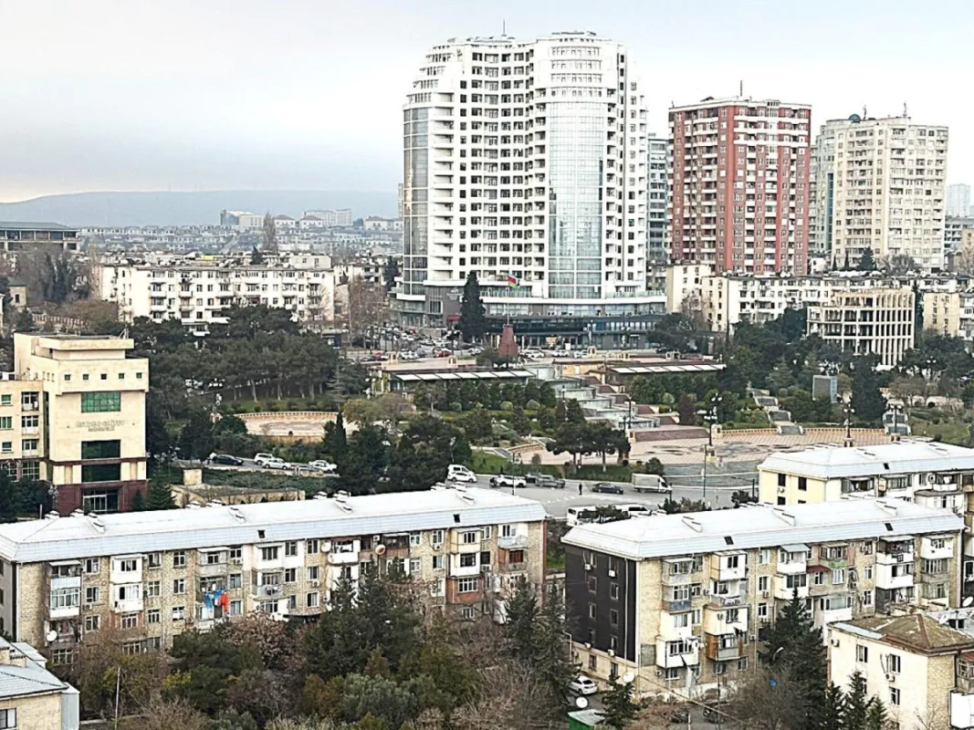 Satılır 3 otaqlı mənzil 125 m²