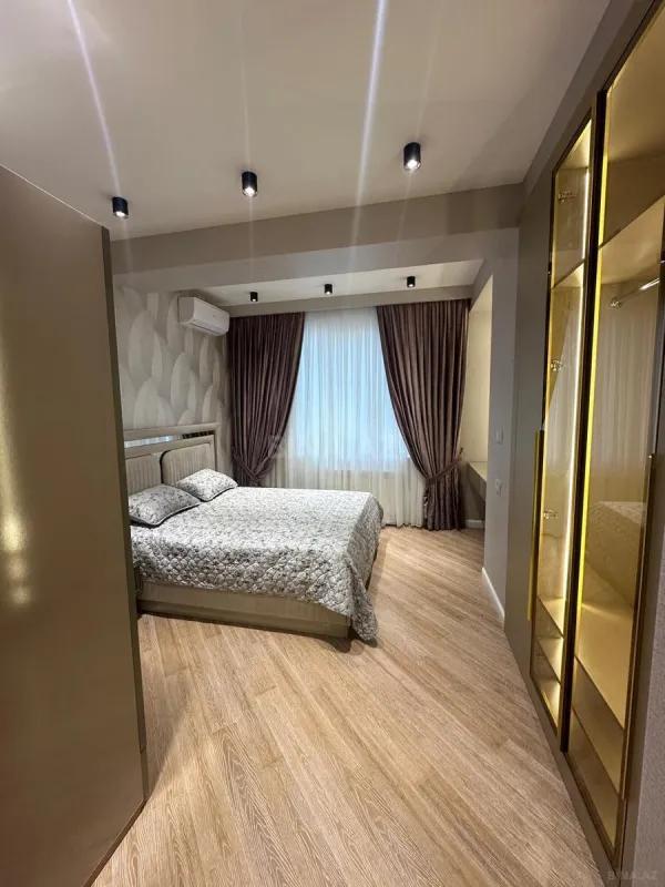 Satılır 3 otaqlı mənzil 125 m²