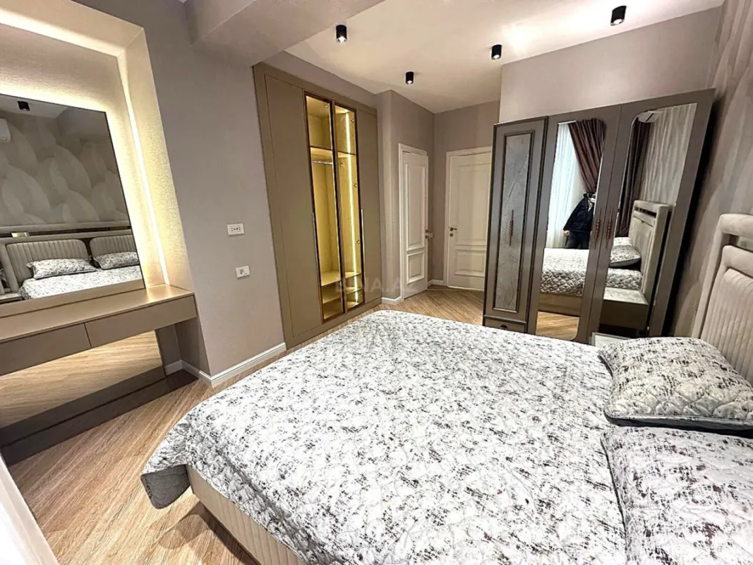 Satılır 3 otaqlı mənzil 125 m²