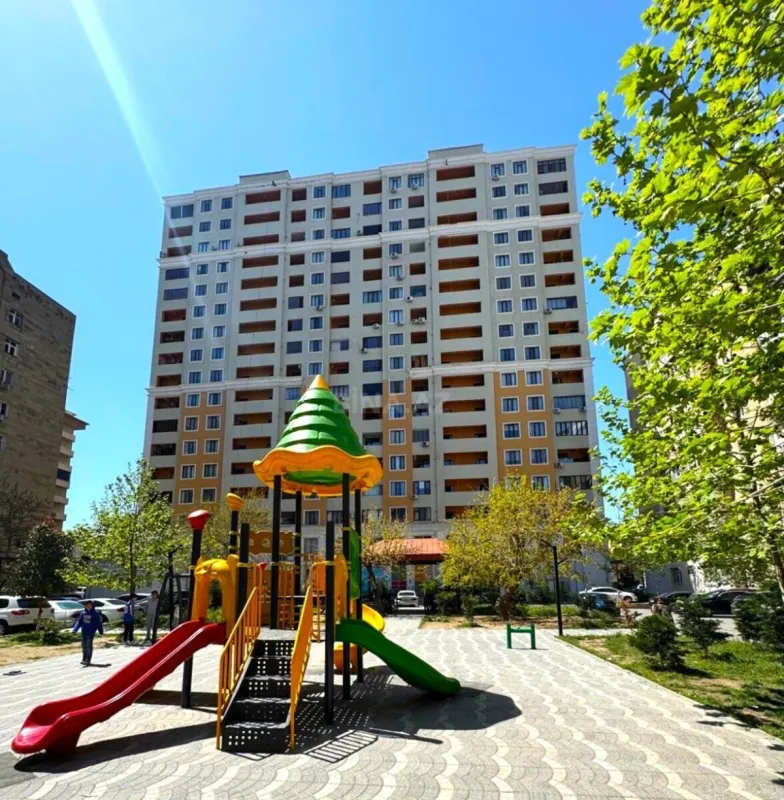 Satılır 3 otaqlı mənzil 125 m²