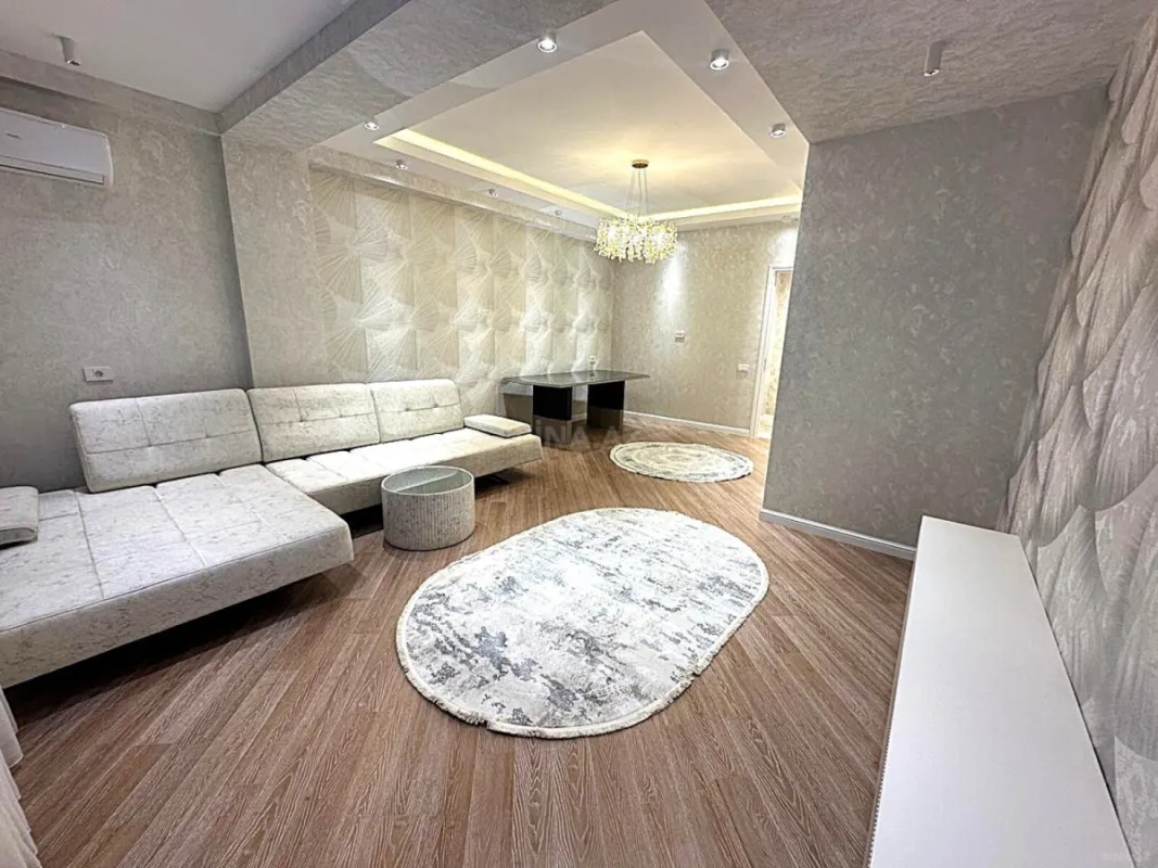 Satılır 3 otaqlı mənzil 125 m²