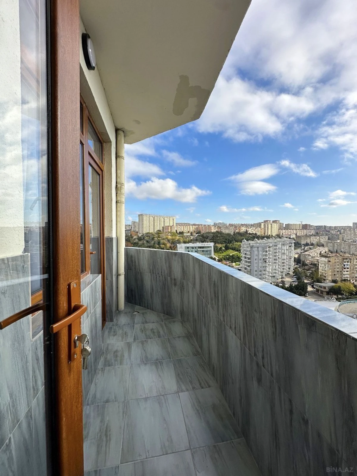 Satılır 3 otaqlı mənzil 115 m²