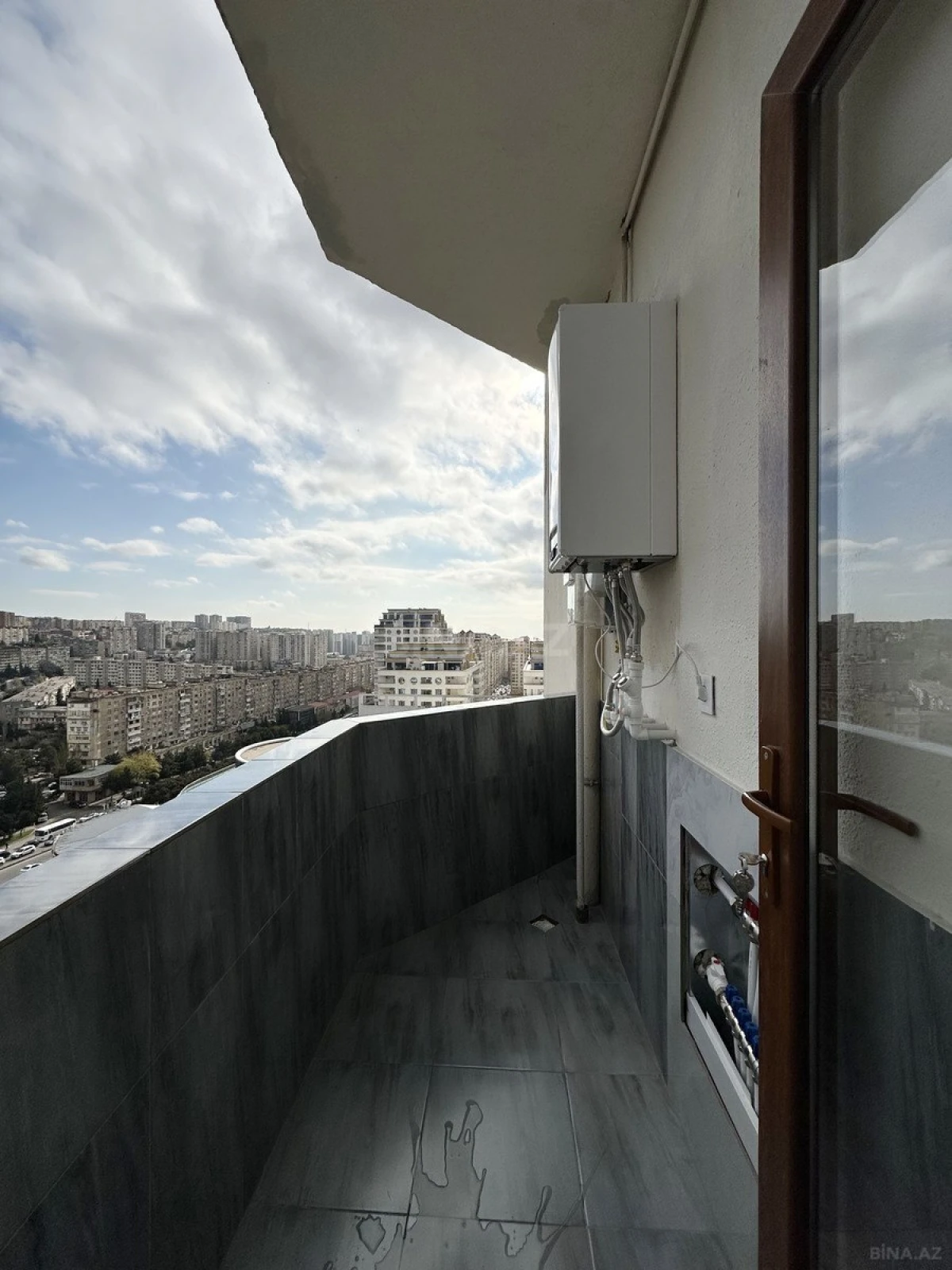 Satılır 3 otaqlı mənzil 115 m²