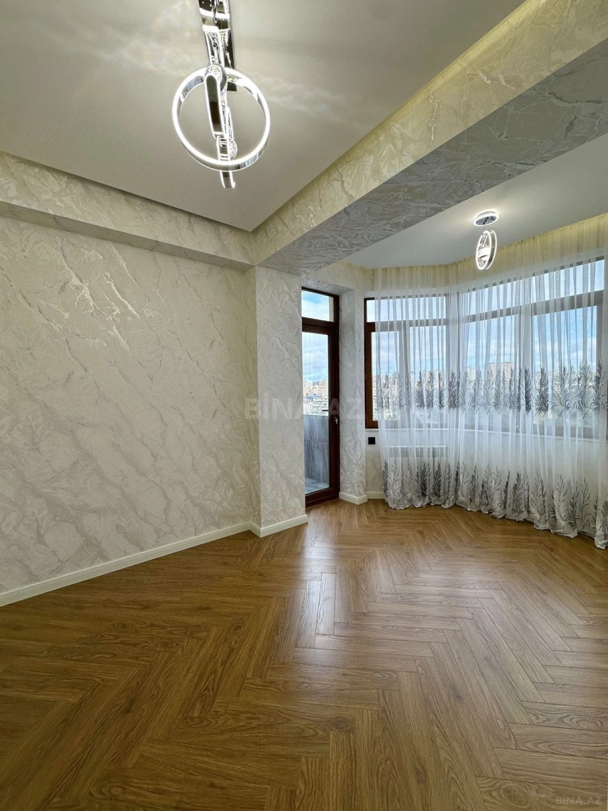 Satılır 3 otaqlı mənzil 115 m²