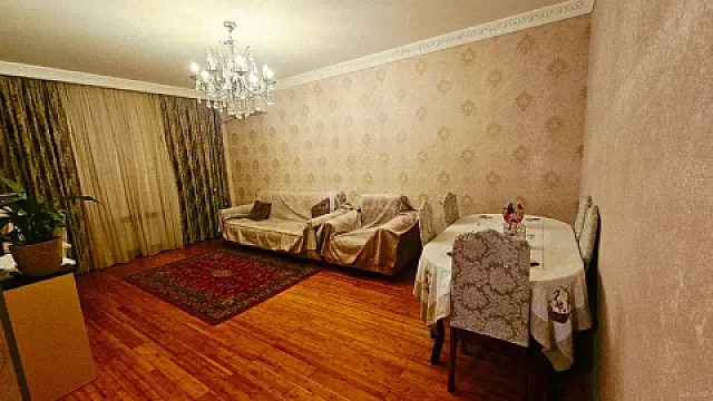 Satılır 2 otaqlı mənzil 77 m²