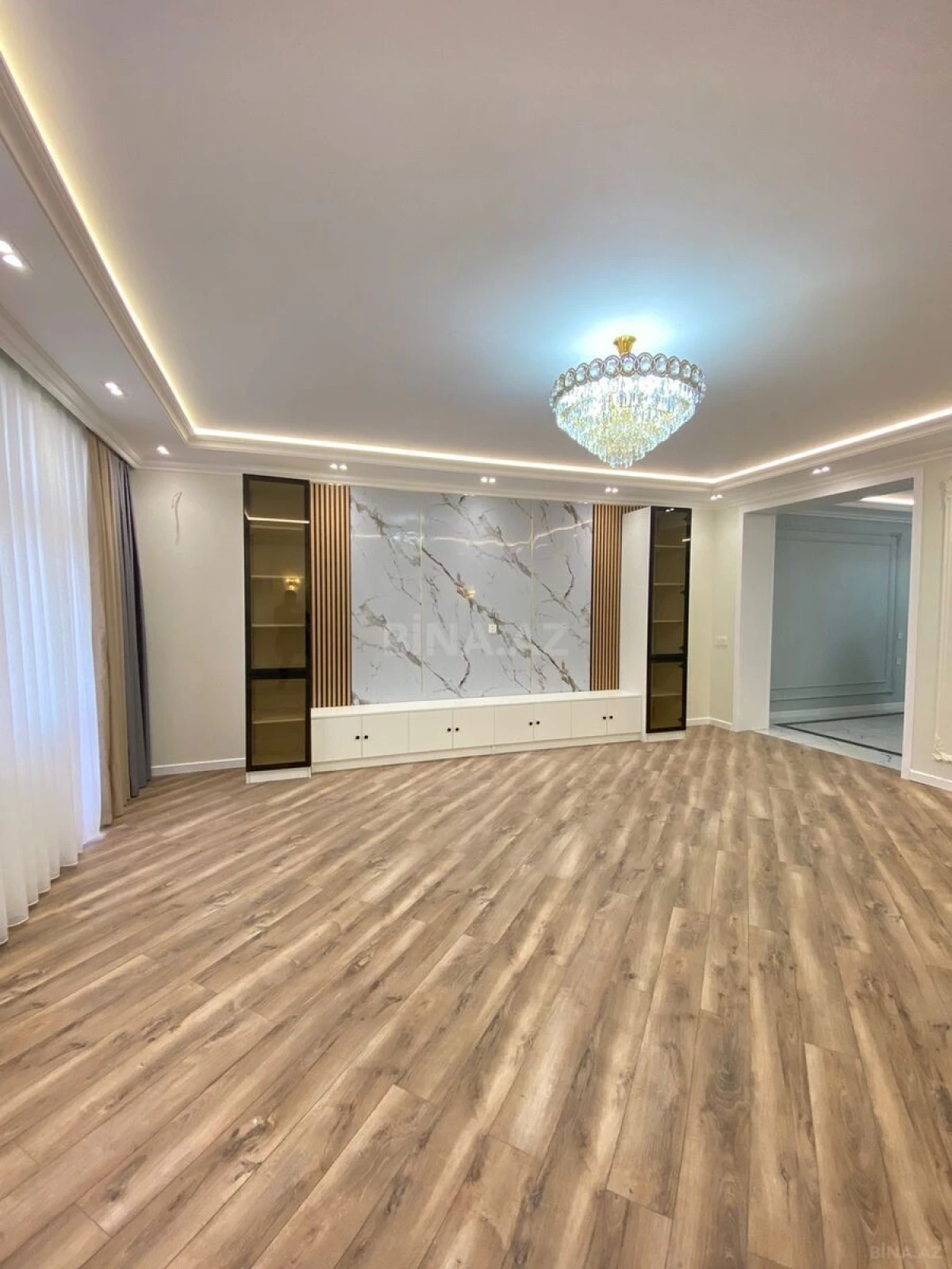 Satılır 3 otaqlı mənzil 160 m²