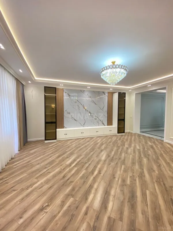 Satılır 3 otaqlı mənzil 160 m²