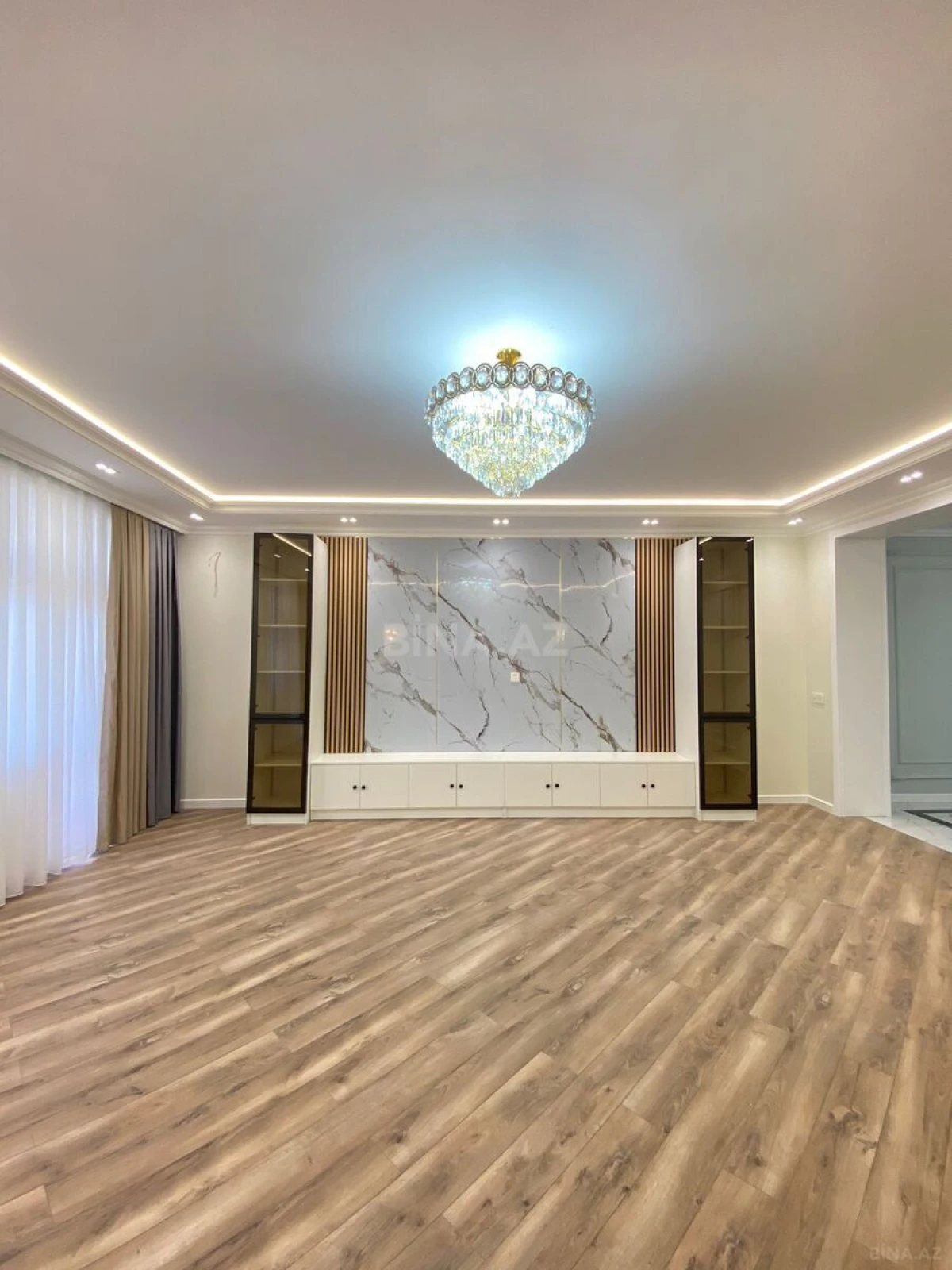 Satılır 3 otaqlı mənzil 160 m²