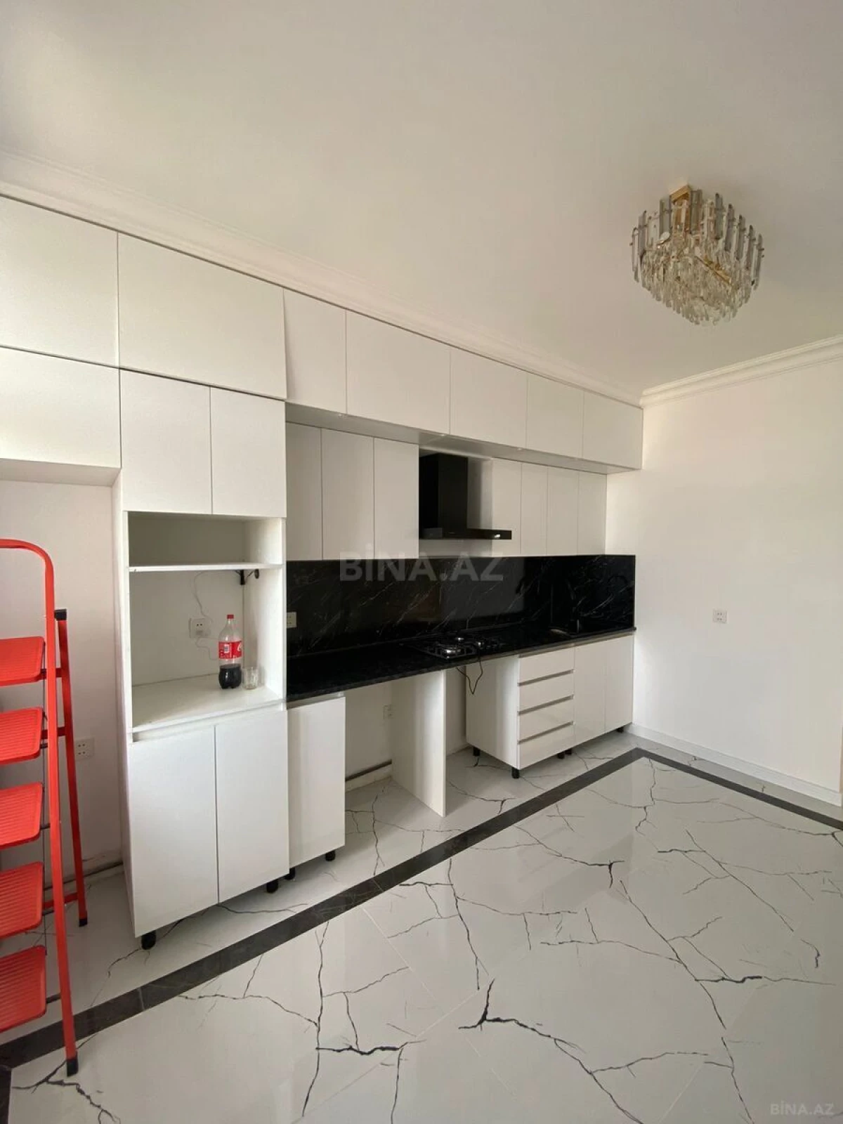 Satılır 3 otaqlı mənzil 160 m²