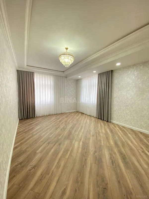 Satılır 3 otaqlı mənzil 160 m²
