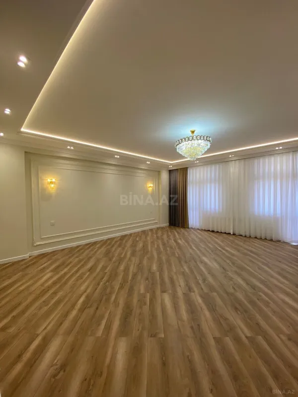 Satılır 3 otaqlı mənzil 160 m²
