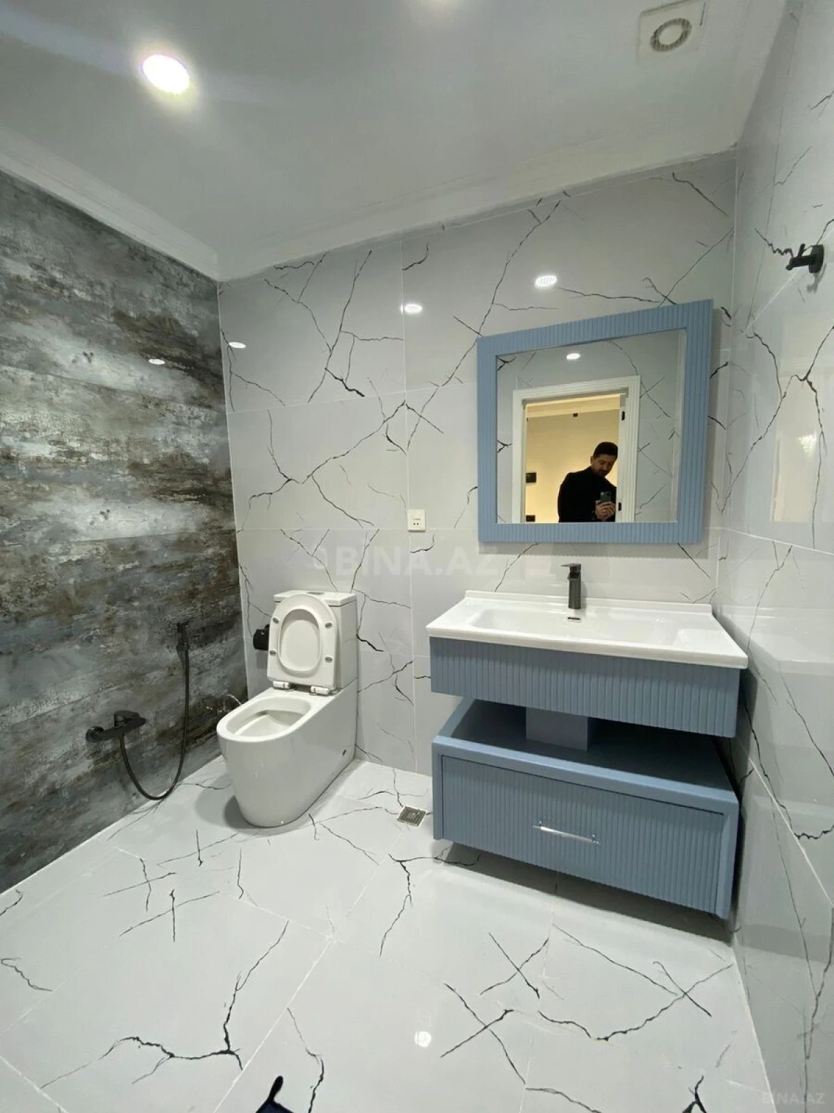 Satılır 3 otaqlı mənzil 160 m²