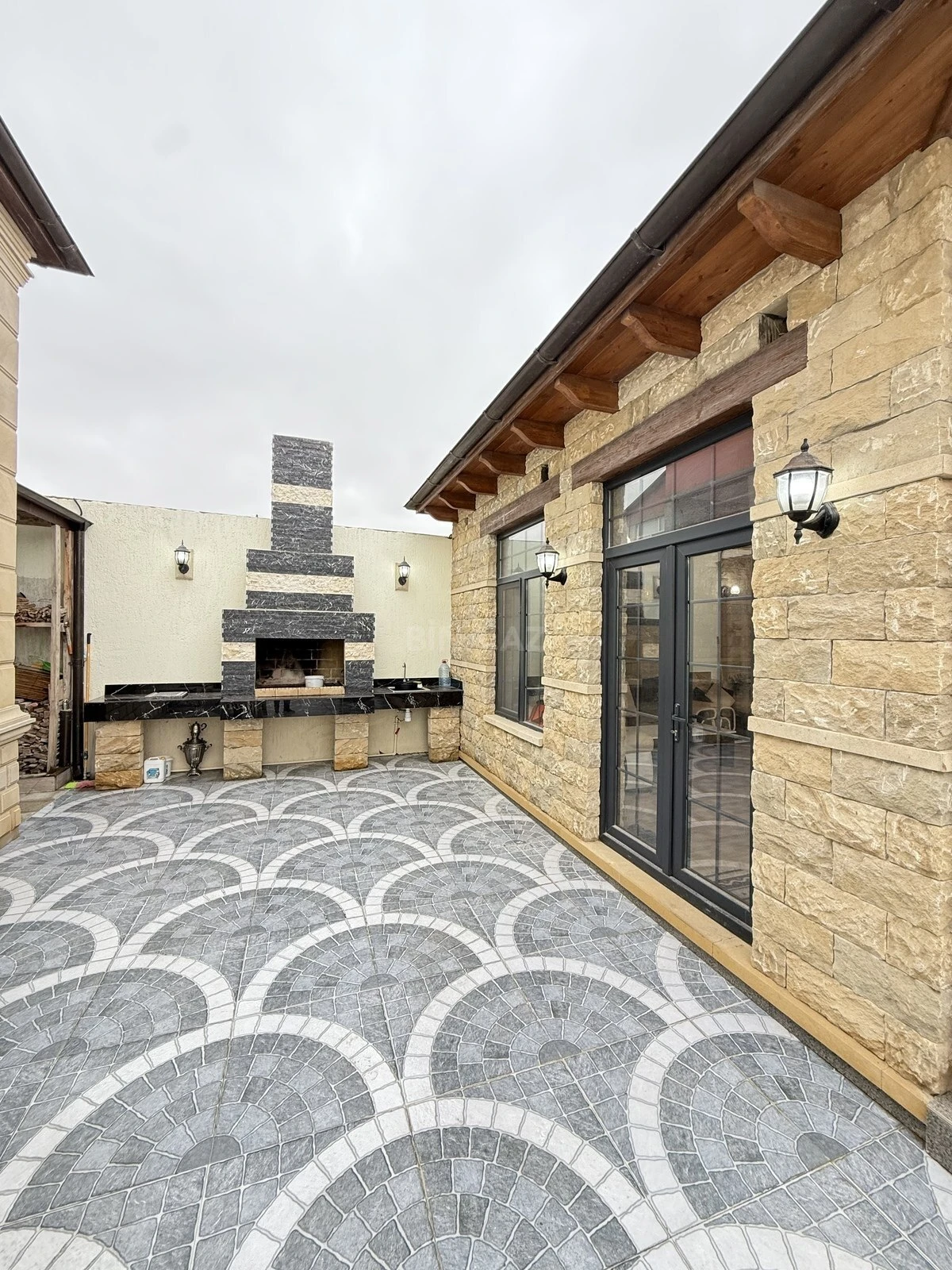 Satılır 4 otaqlı həyət evi 140 m²