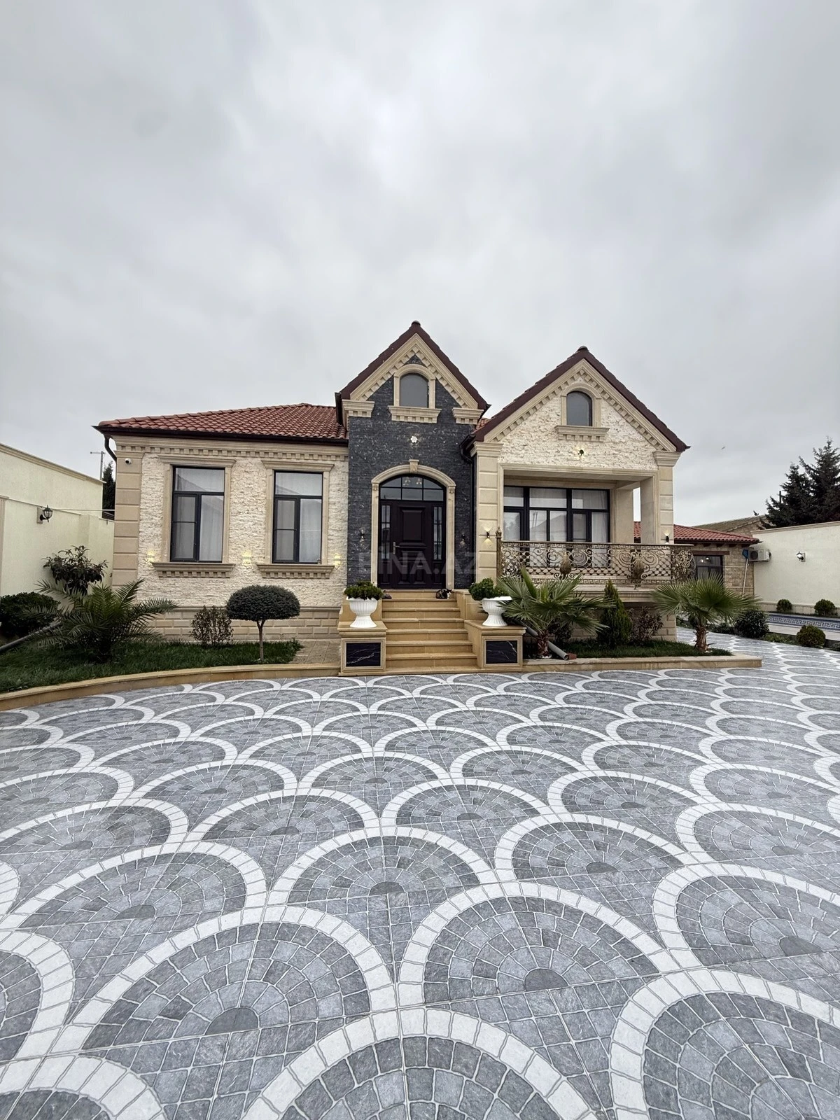 Satılır 4 otaqlı həyət evi 140 m²