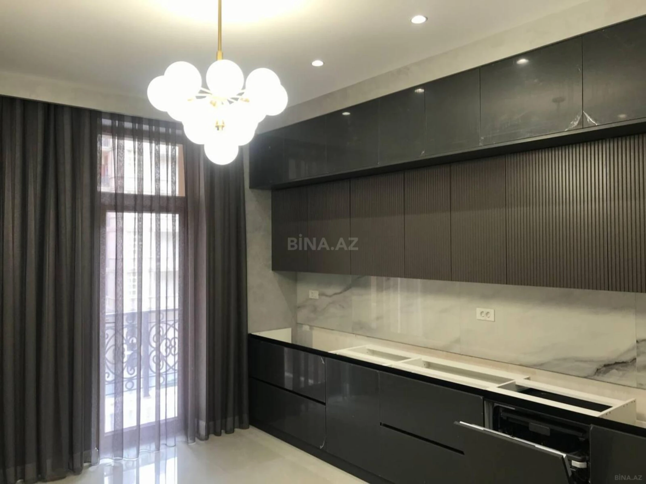 Kirayə verilir 3 otaqlı mənzil 127 m²