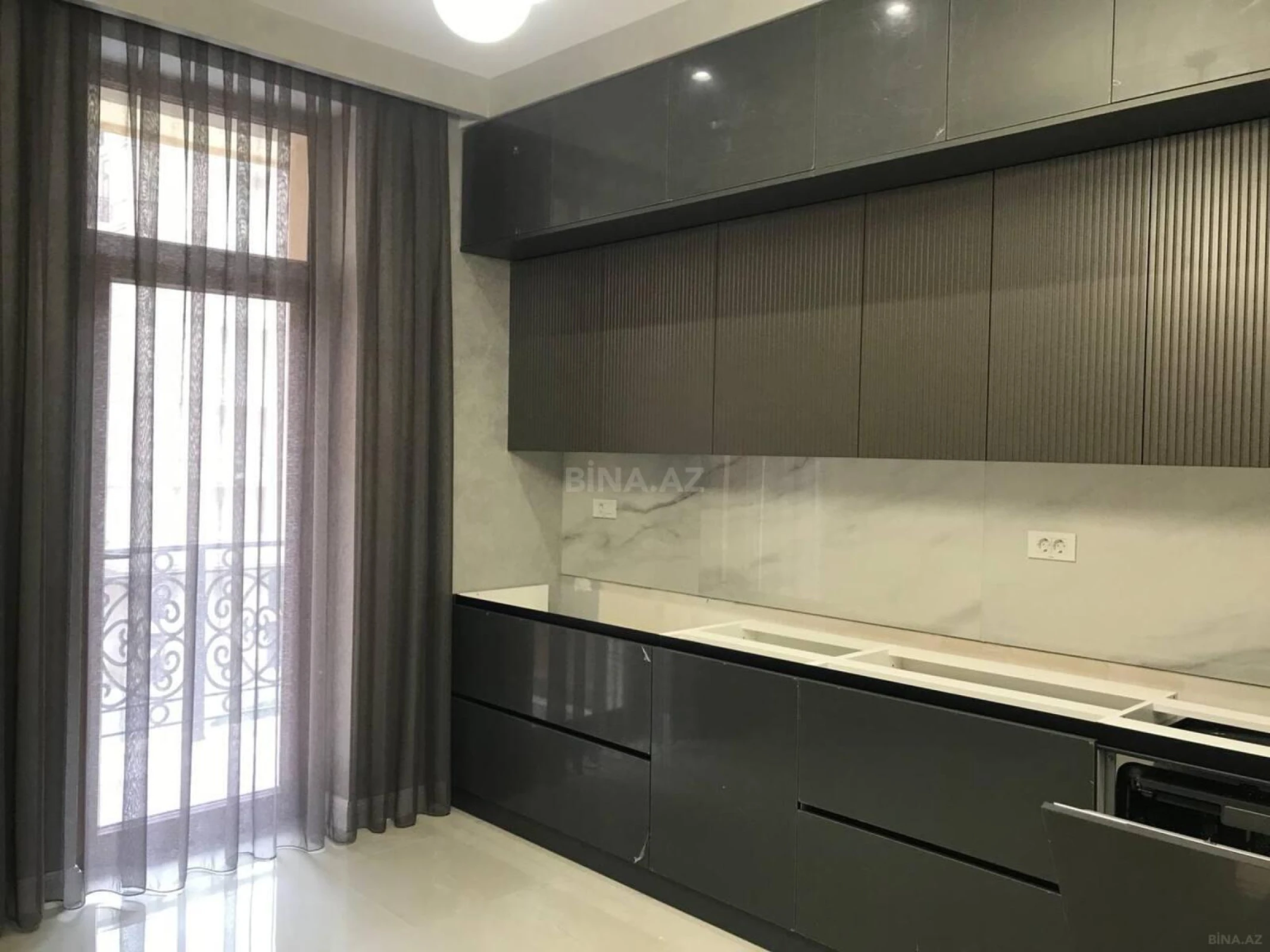 Kirayə verilir 3 otaqlı mənzil 127 m²