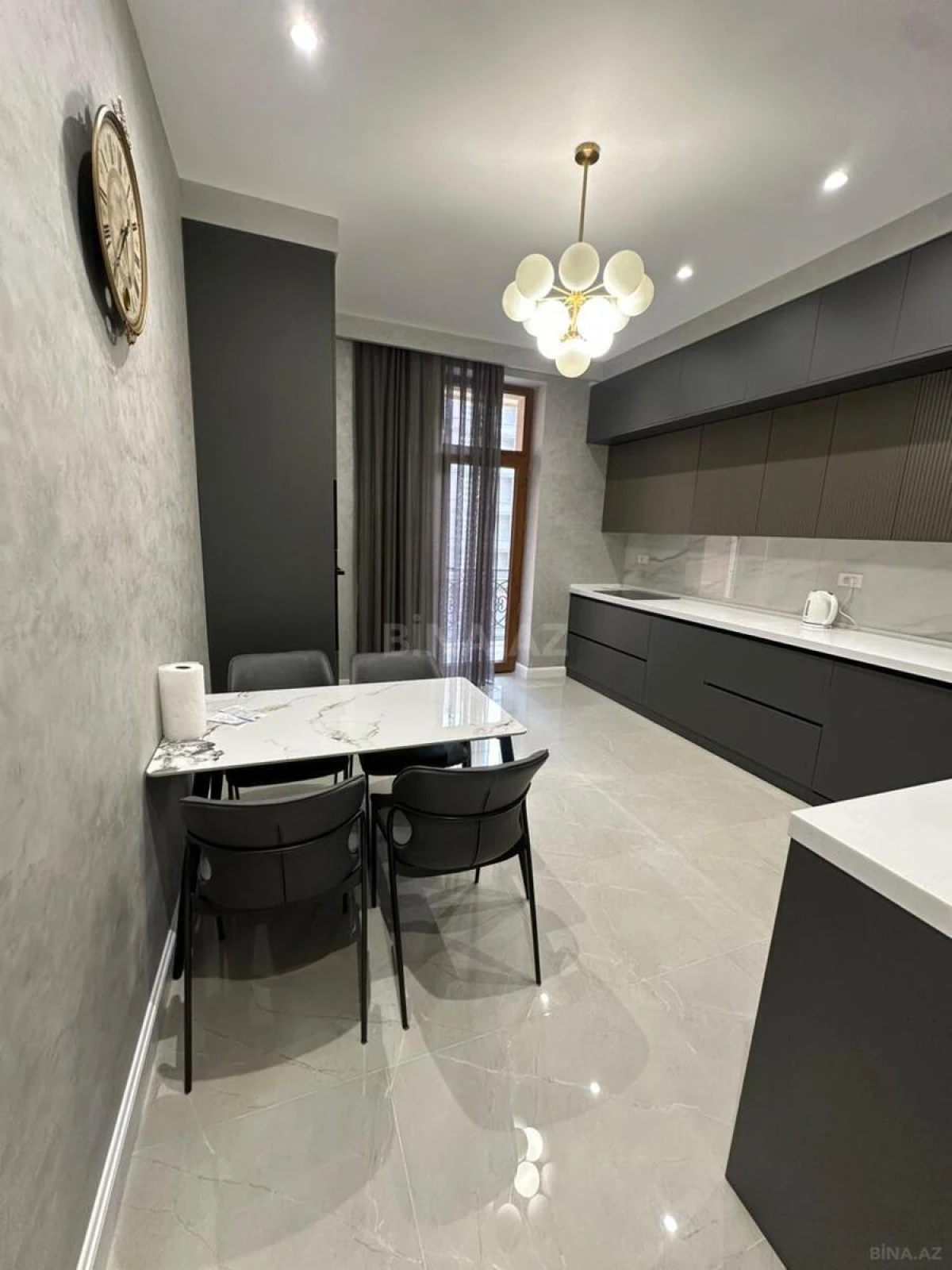 Kirayə verilir 3 otaqlı mənzil 127 m²