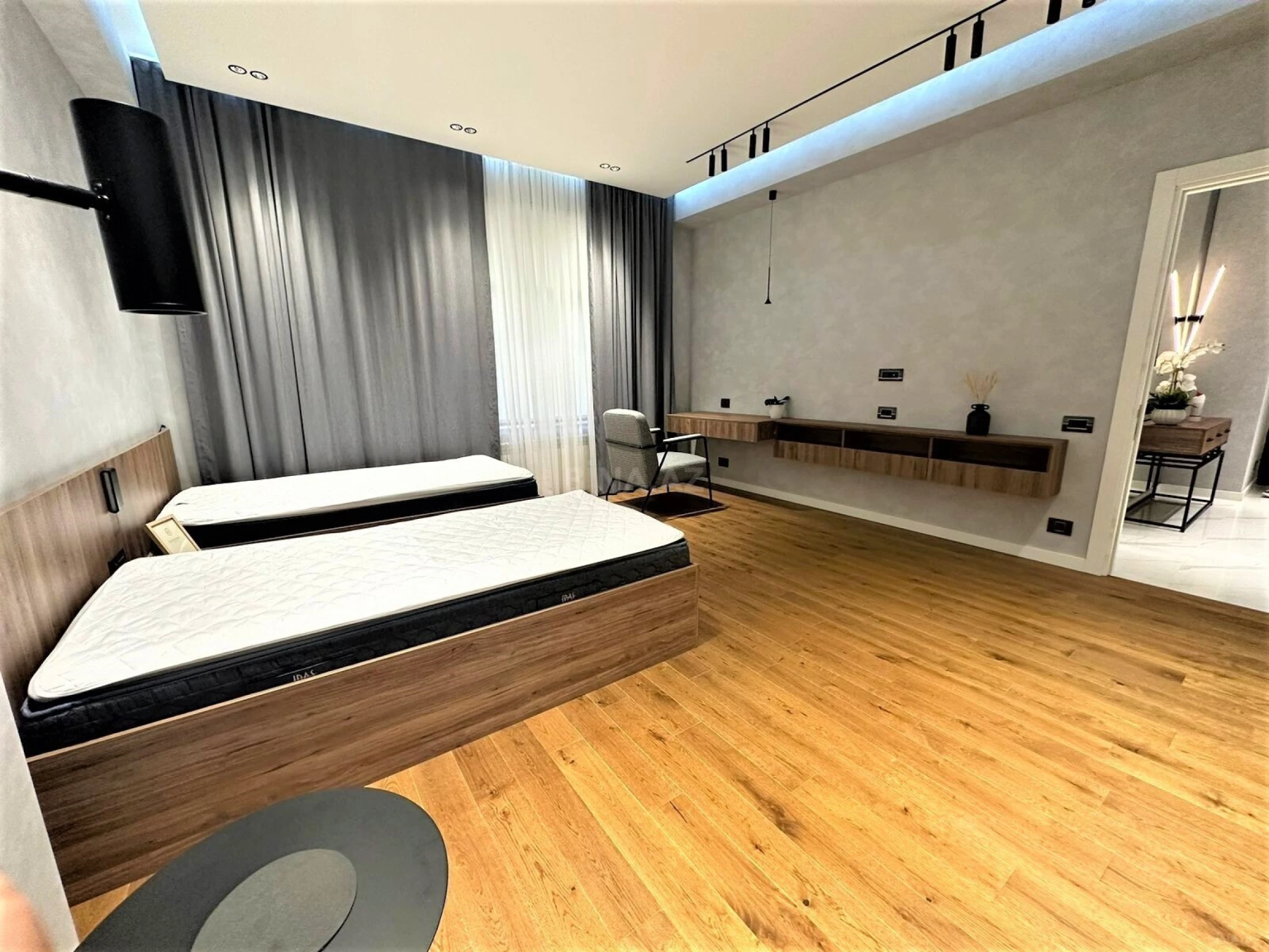 Kirayə verilir 3 otaqlı mənzil 145 m²