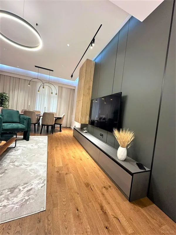 Kirayə verilir 3 otaqlı mənzil 145 m²