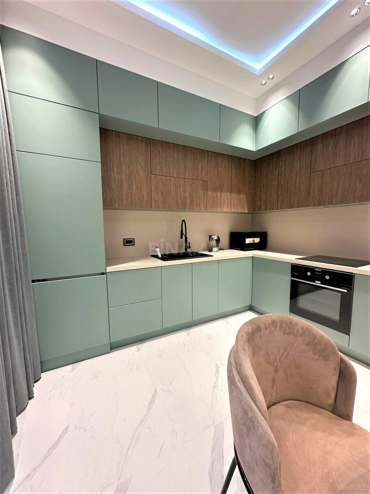 Kirayə verilir 3 otaqlı mənzil 145 m²