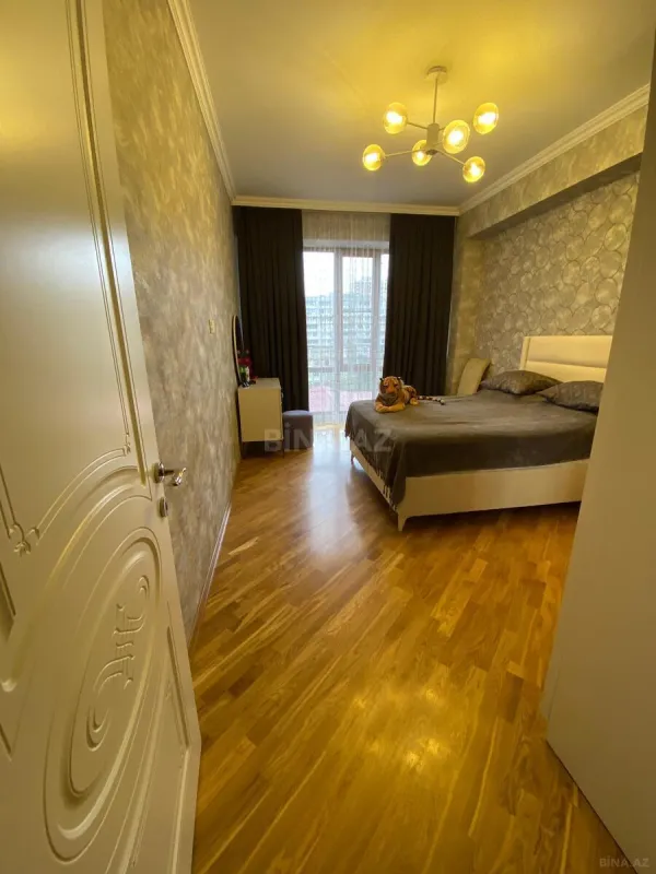 Satılır 3 otaqlı mənzil 120 m²