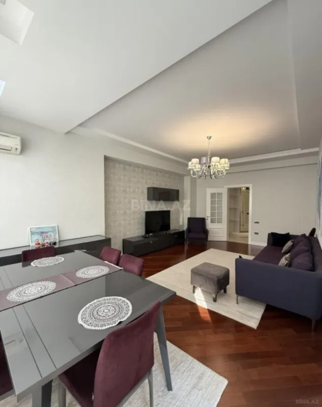 Satılır 3 otaqlı mənzil 143 m²