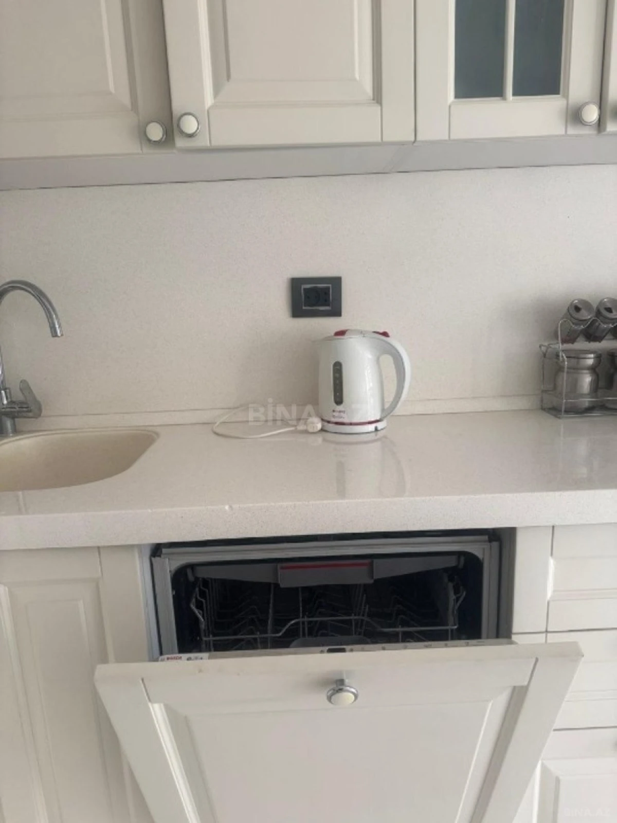 Satılır 3 otaqlı mənzil 143 m²