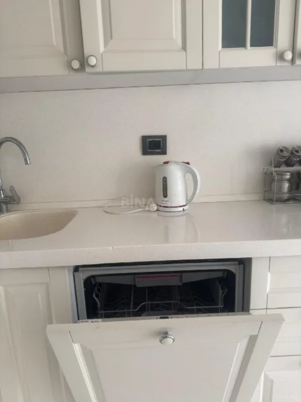 Satılır 3 otaqlı mənzil 143 m²